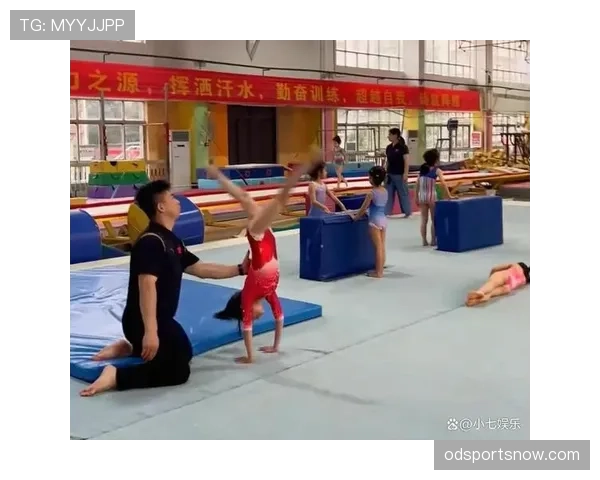 杨威退役后带娃比练体操还狠？这作息表谁看了不说句自律天花板
